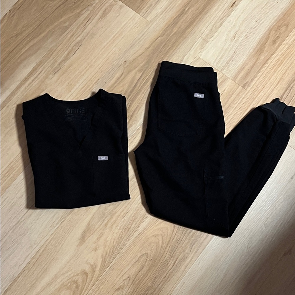 Figs Classic Black Scrub Top - Picture 1 of 4